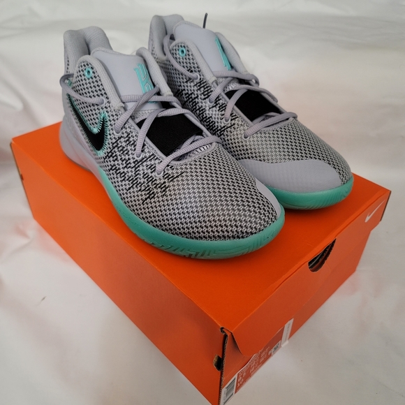 Kyrie Irving Flytrap II EP - Picture 2 of 5
